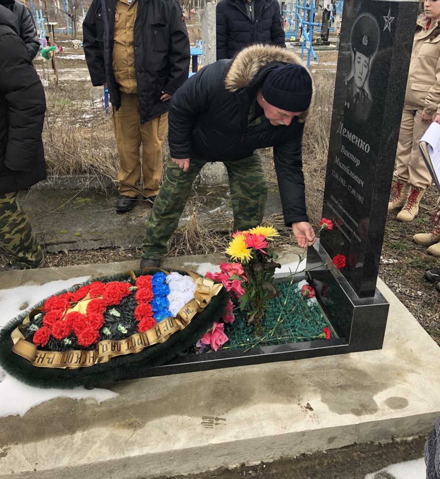 Митинг у могилы воина-интернационалиста  Деменко Виктора Михайловича